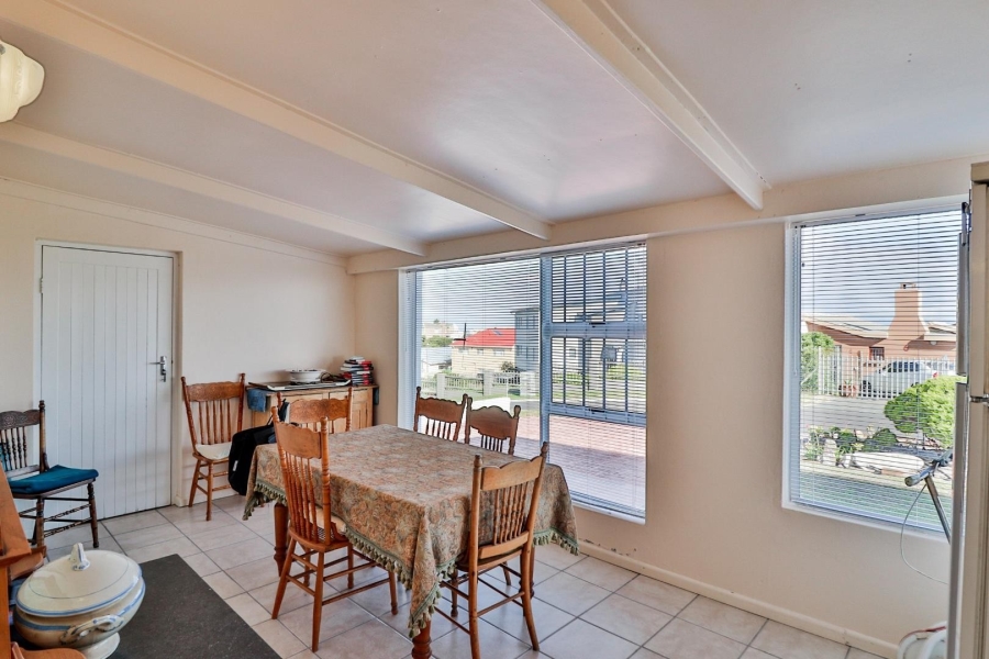 4 Bedroom Property for Sale in De Kelders Western Cape